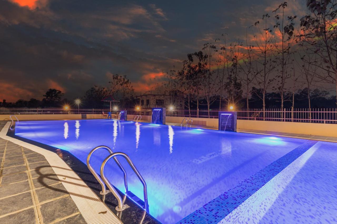 Sisai Park Village Chitwan Εξωτερικό φωτογραφία