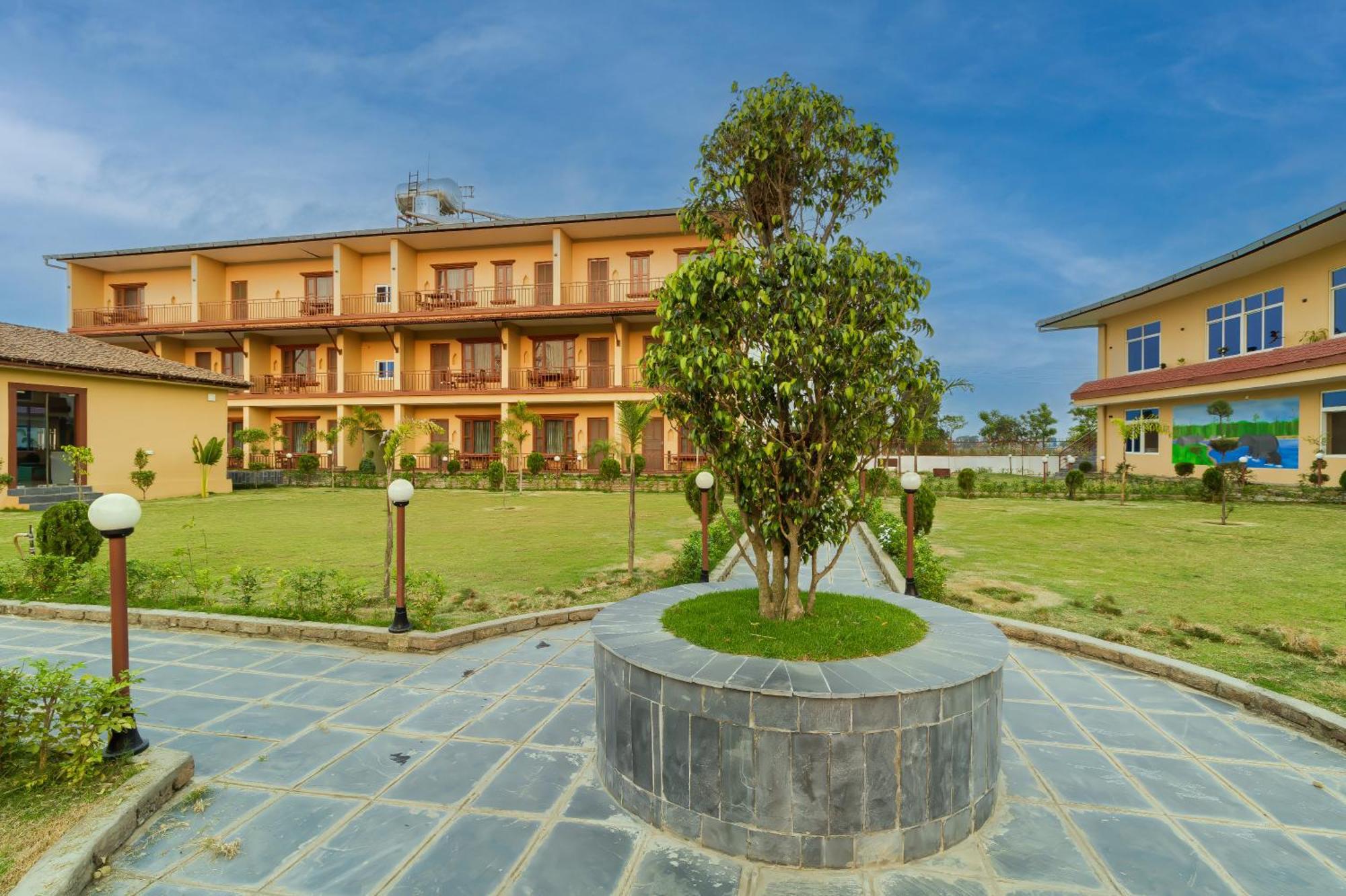 Sisai Park Village Chitwan Εξωτερικό φωτογραφία