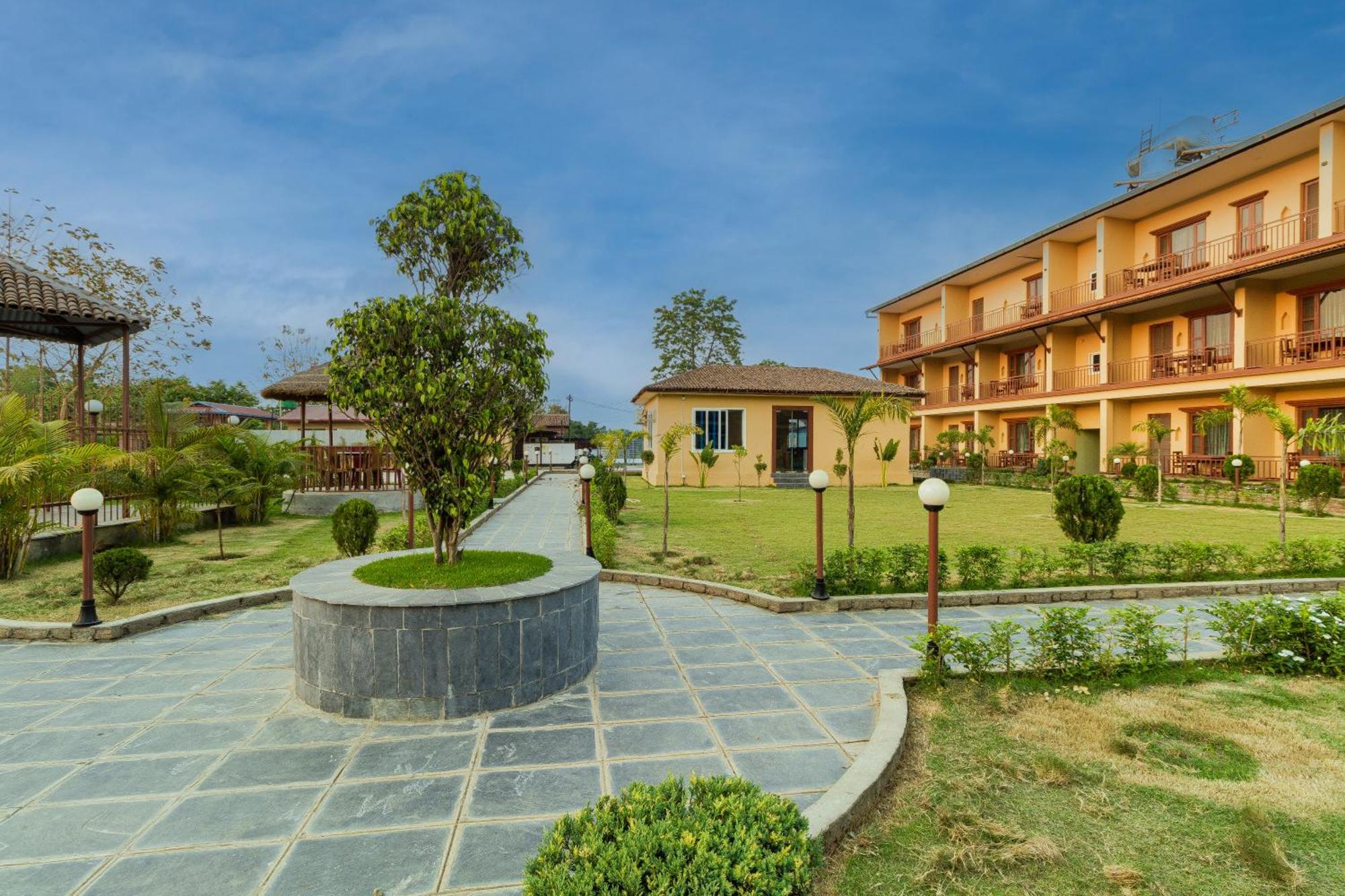 Sisai Park Village Chitwan Εξωτερικό φωτογραφία